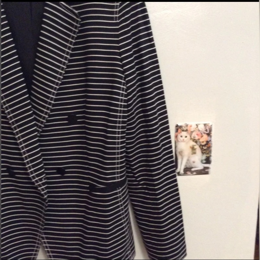 Lafayette 148 New York Devin Stripe Blazer
Size 12 - Picture 4 of 9